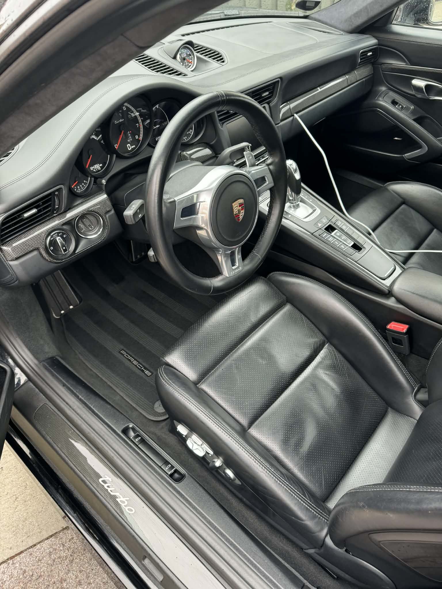 Ren og plejet Porsche indvendig kabine